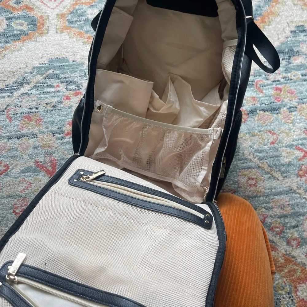 Itzy Ritzy Boss Backpack in Rock and roll- like new condition